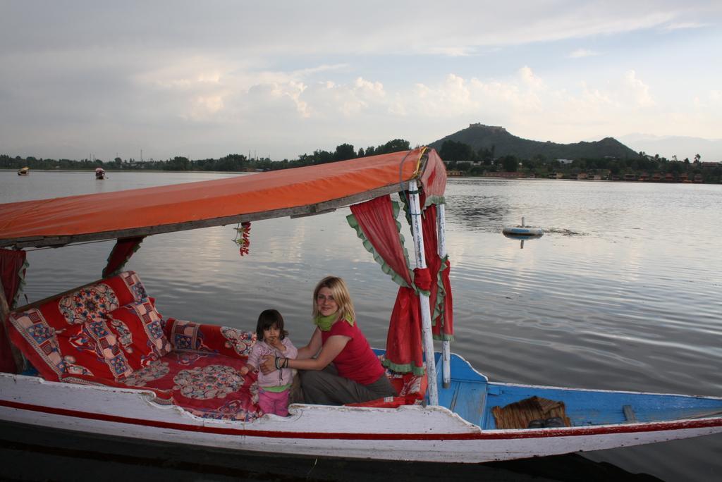 Akbar Group Of Heritage Houseboats Nagin Bagh Dış mekan fotoğraf